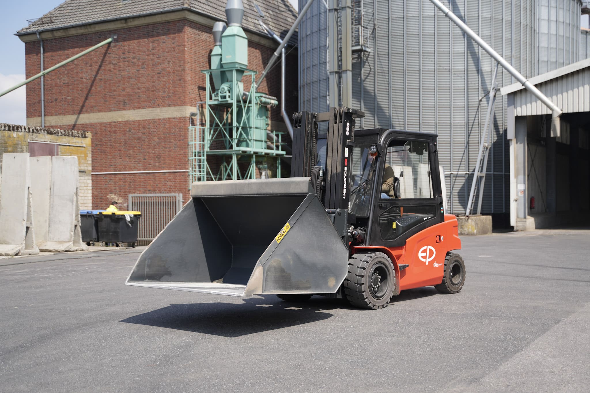 electric forklift that works outdoors