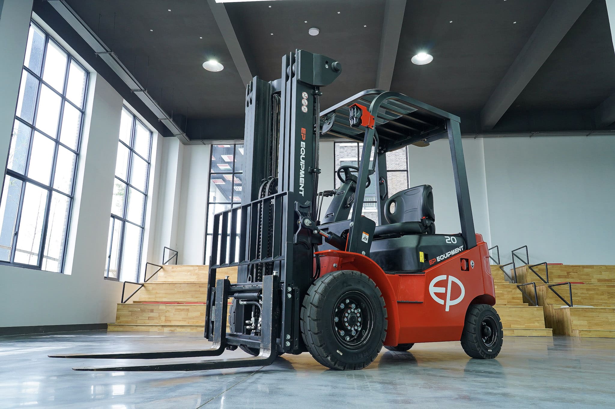 Quiet electric forklift working in Irish logistics business