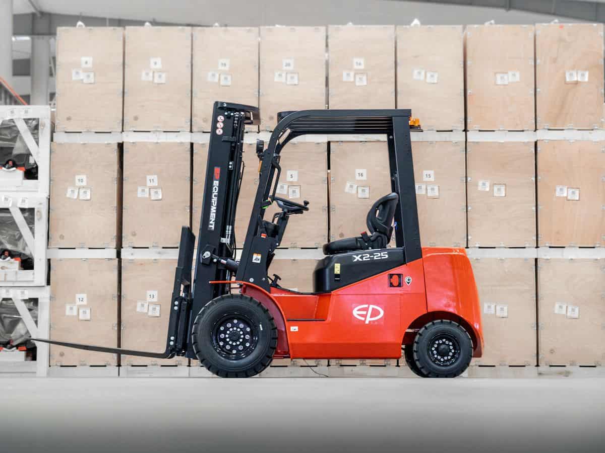 EP electric warehouse equipment at work