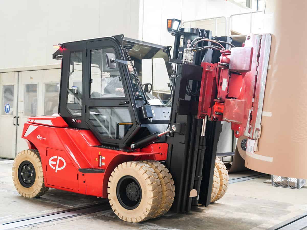 EP electric warehouse equipment at work