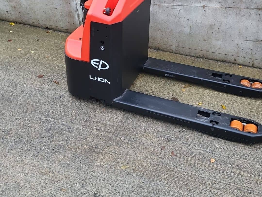 EP electric warehouse equipment at work