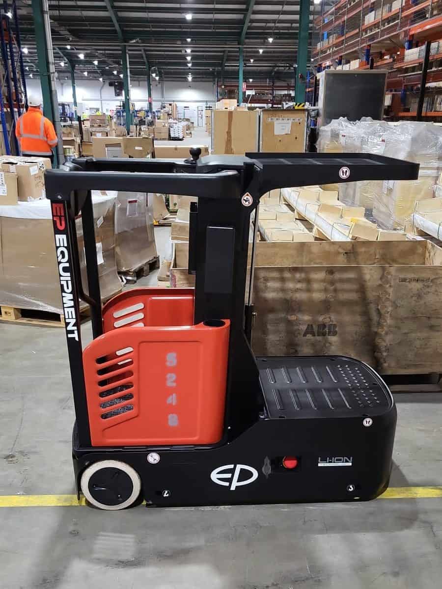 EP lithium-ion order picker in a stock warehouse with boxed goods on racking