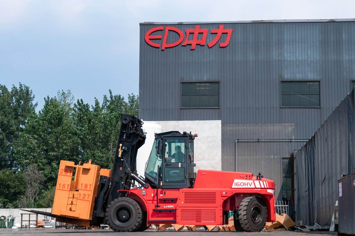 EP Pro 16 tonne high-voltage electric forklift lifting a heavy load outside EP's factory
