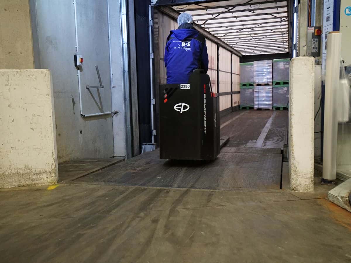 EP electric warehouse equipment at work